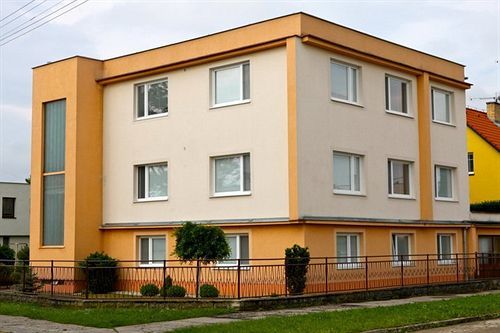 Villa Paris ピエシュチャニ エクステリア 写真